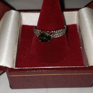 Jewelscent sz 8 green and silver ring